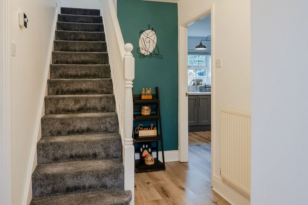 Property photo 2 of 28