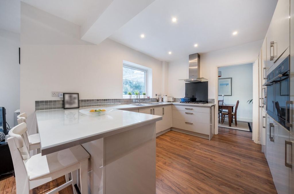 Property photo 3 of 23