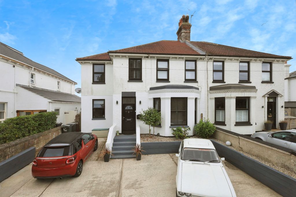 Property photo 2 of 18