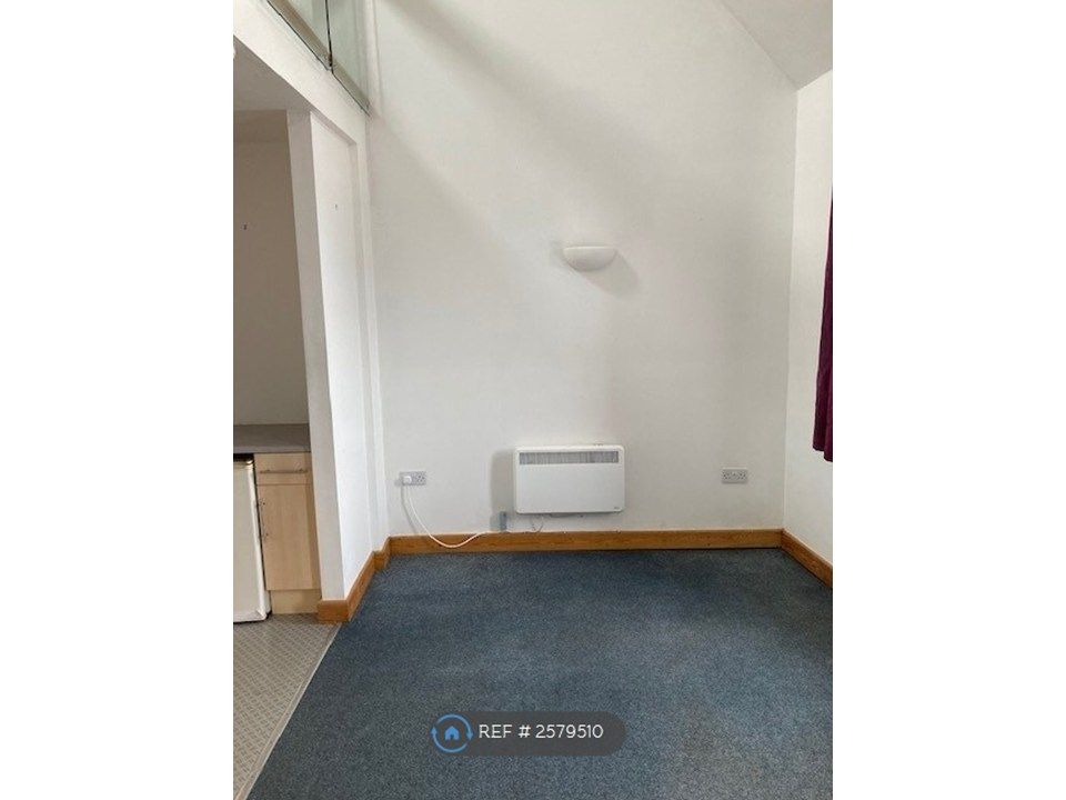 Property photo 3 of 6 Main Living Space