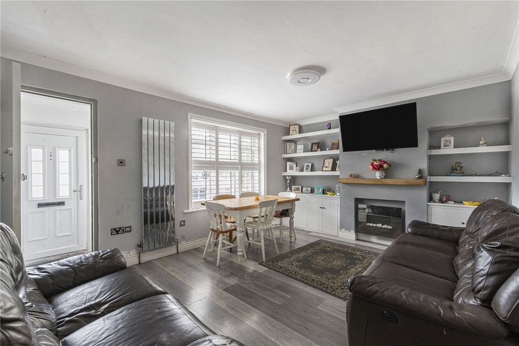 Property photo 2 of 12 Living Room