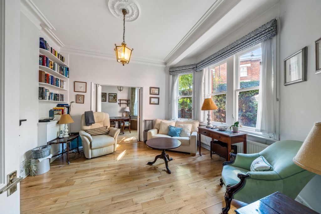 Property photo 1 of 9 12 Cornwall Mansions, Sw10, Martin & Co, Web (4)