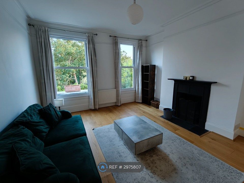 Property photo 1 of 8 Living Room