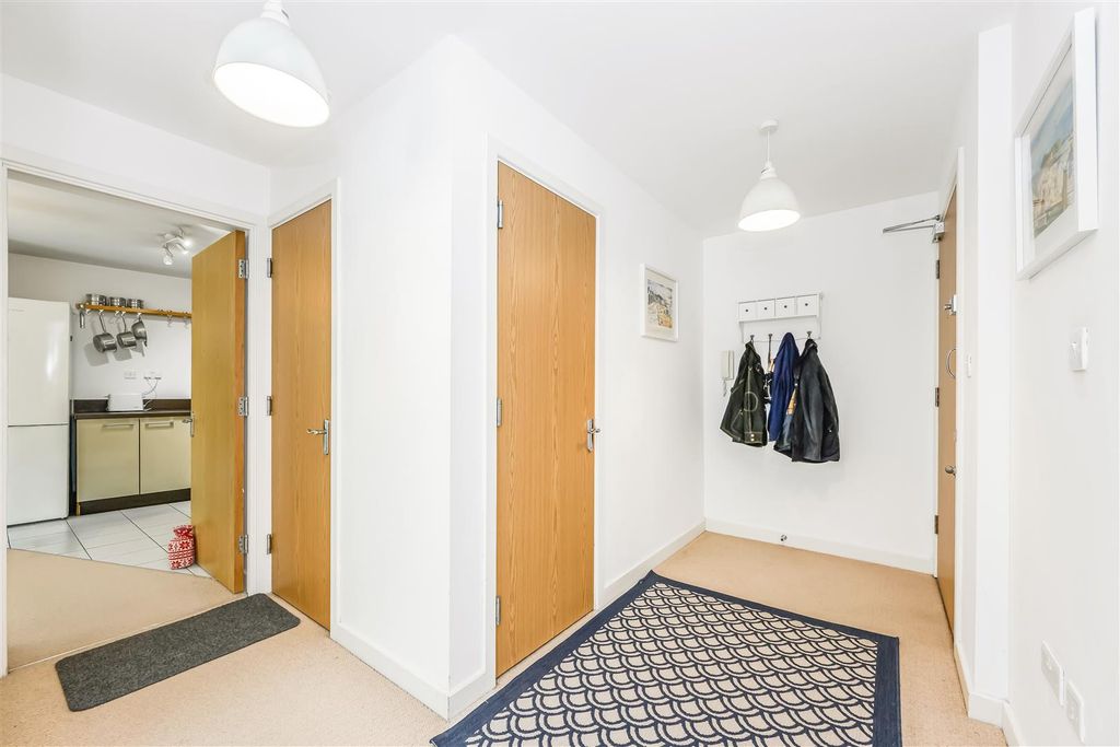Property photo 3 of 25