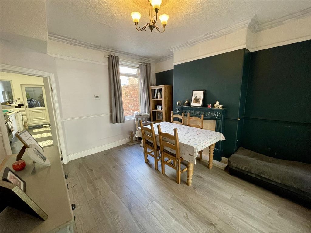 Property photo 3 of 10 Dining Room