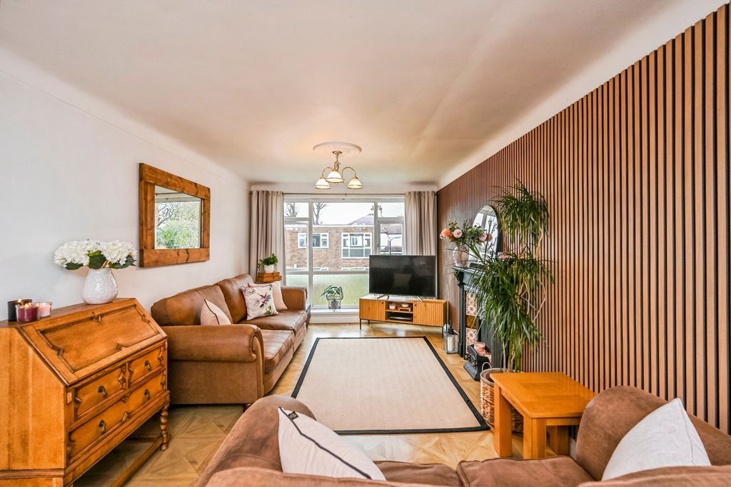 Property photo 3 of 17 Photo