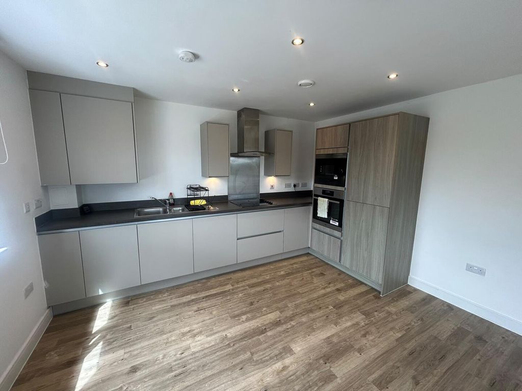 Property photo 3 of 10 Kitchen