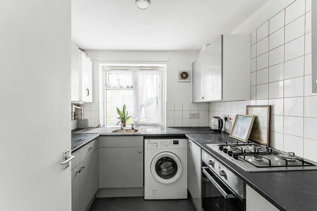 Property photo 3 of 12 Kitchen