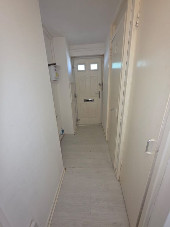 Property photo 1 of 11 1 Bed Flat For Sale Victoria Crescent, Tottenham N15
