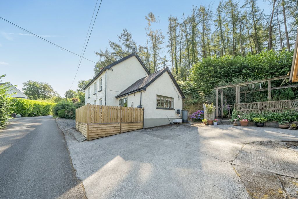 Property photo 2 of 32