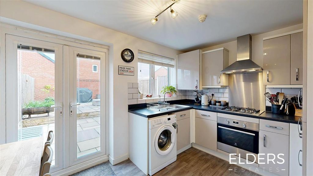 Property photo 3 of 14 Kitchen/Diner