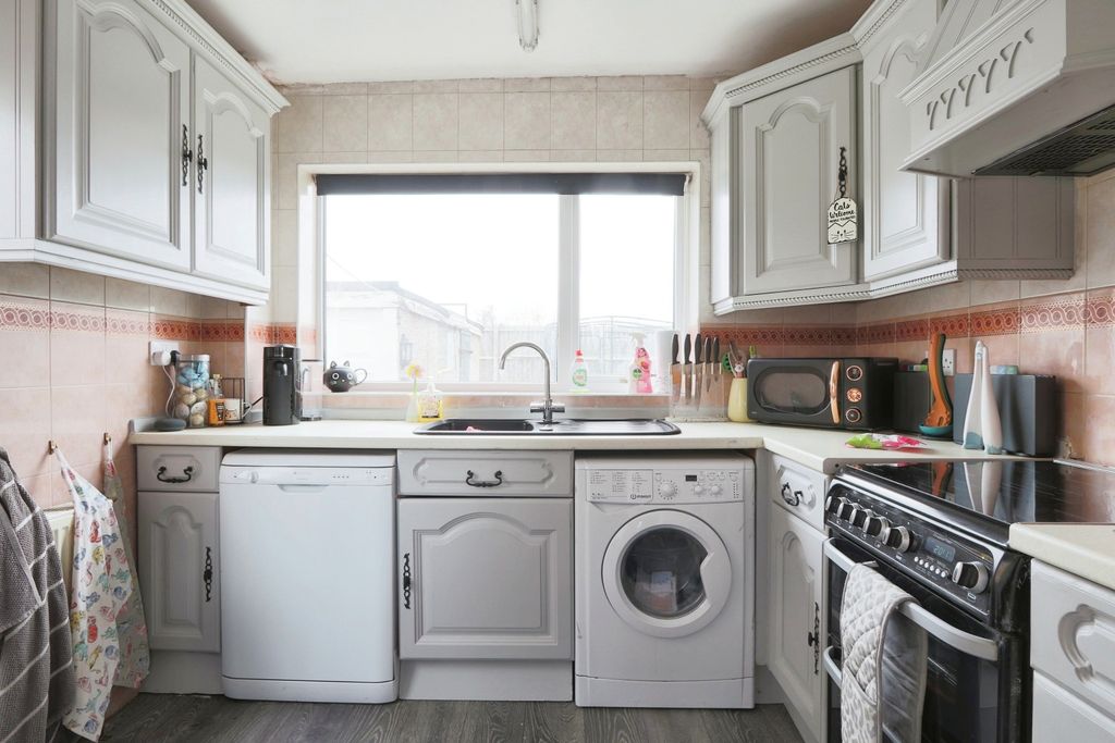 Property photo 3 of 12 3550357