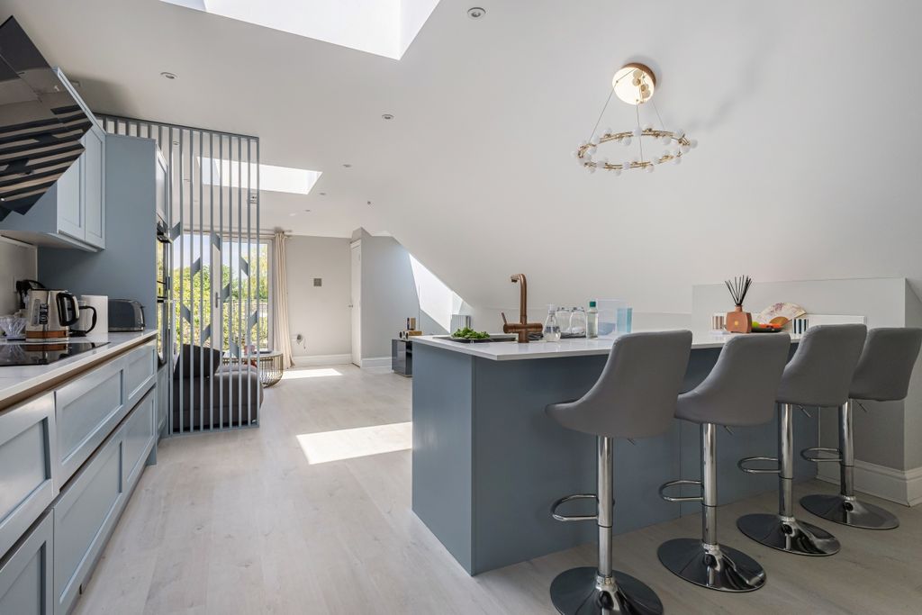 Property photo 1 of 17 112085_Flat 5 Mul...