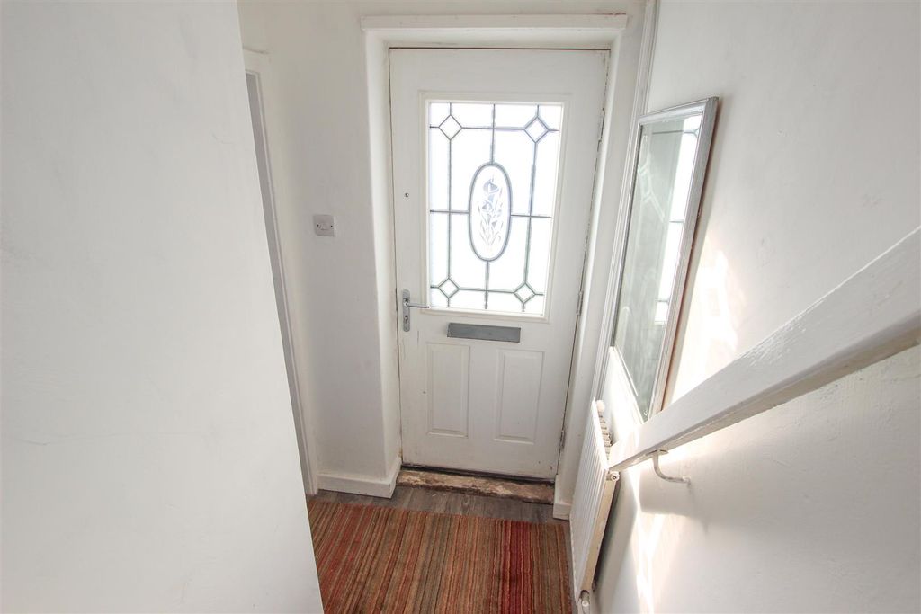 Property photo 3 of 13 Entrance Hall