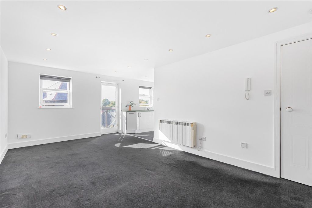 Property photo 2 of 17 16_95215.Jpg
