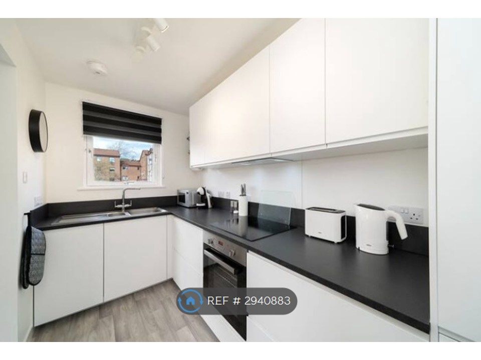 Property photo 3 of 10 Kitchen