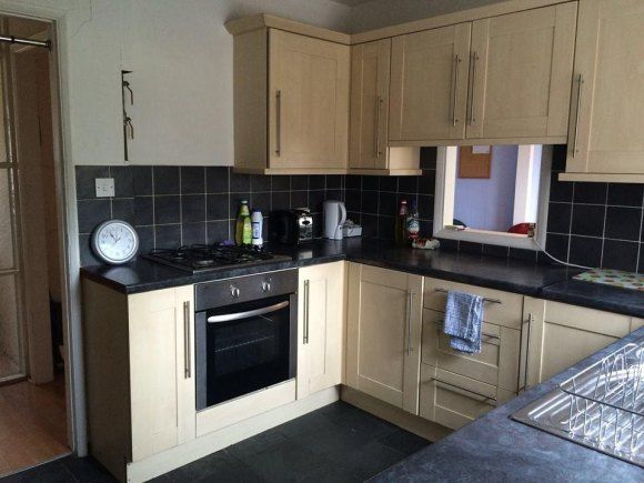 Property photo 3 of 7 35, Sussex Avenue Kitchen (2).Jpg