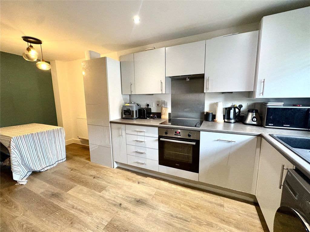 Property photo 3 of 13 Kitchen/ Dining Area