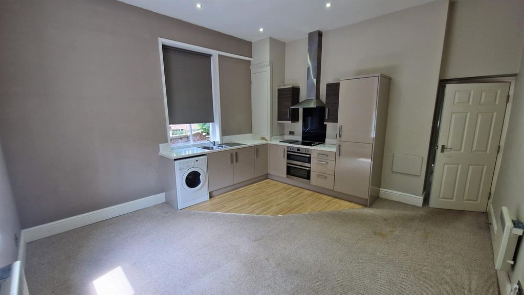 Property photo 2 of 6 Lounge/Kitchen