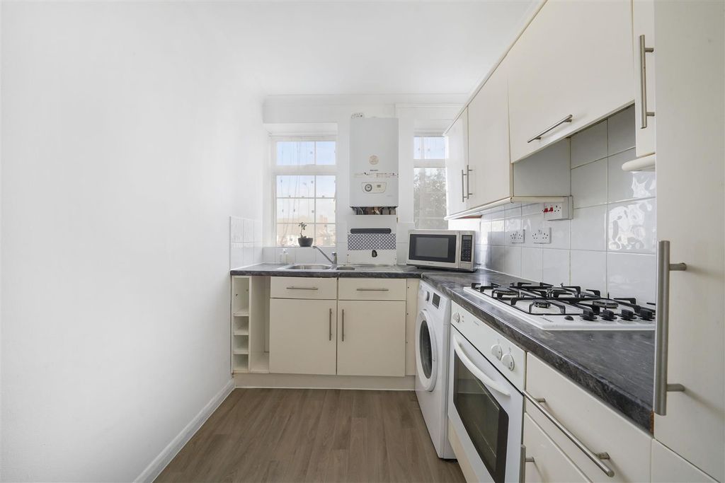 Property photo 2 of 15 91 Carmel Court Kings Drive Wembley Ha9 9Jg - 008.