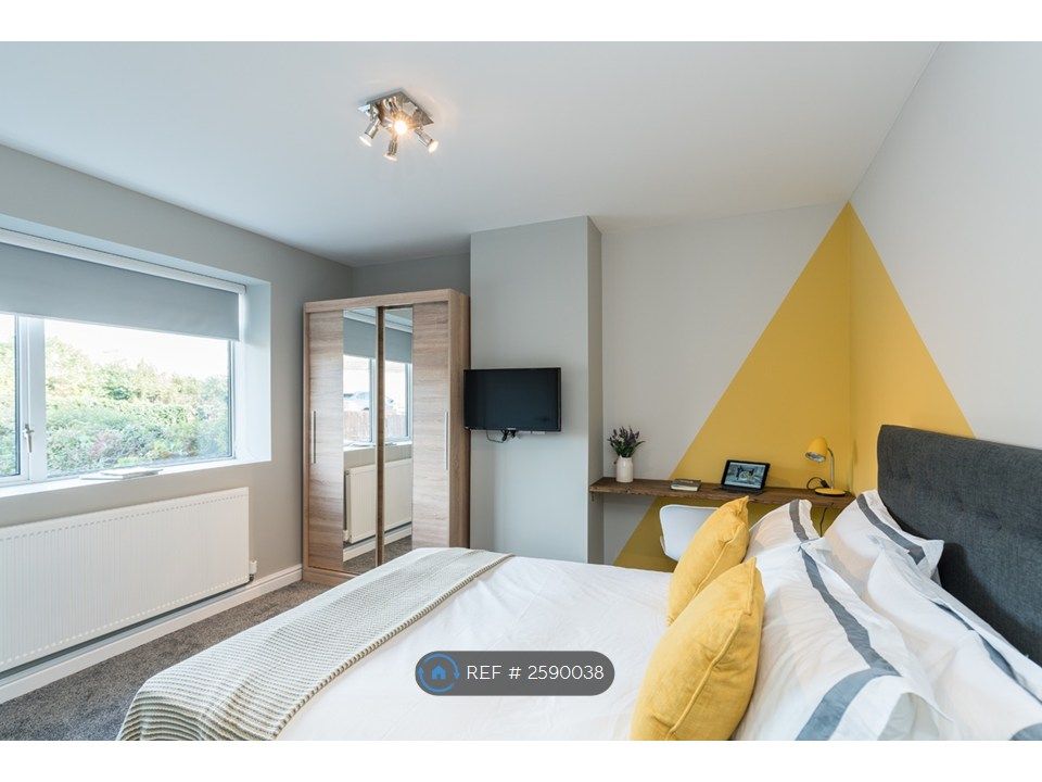 Property photo 3 of 7 Spacious Fully Furnished En-Suite Rooms