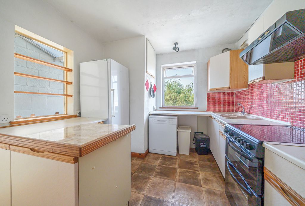 Property photo 3 of 12 Kitchen