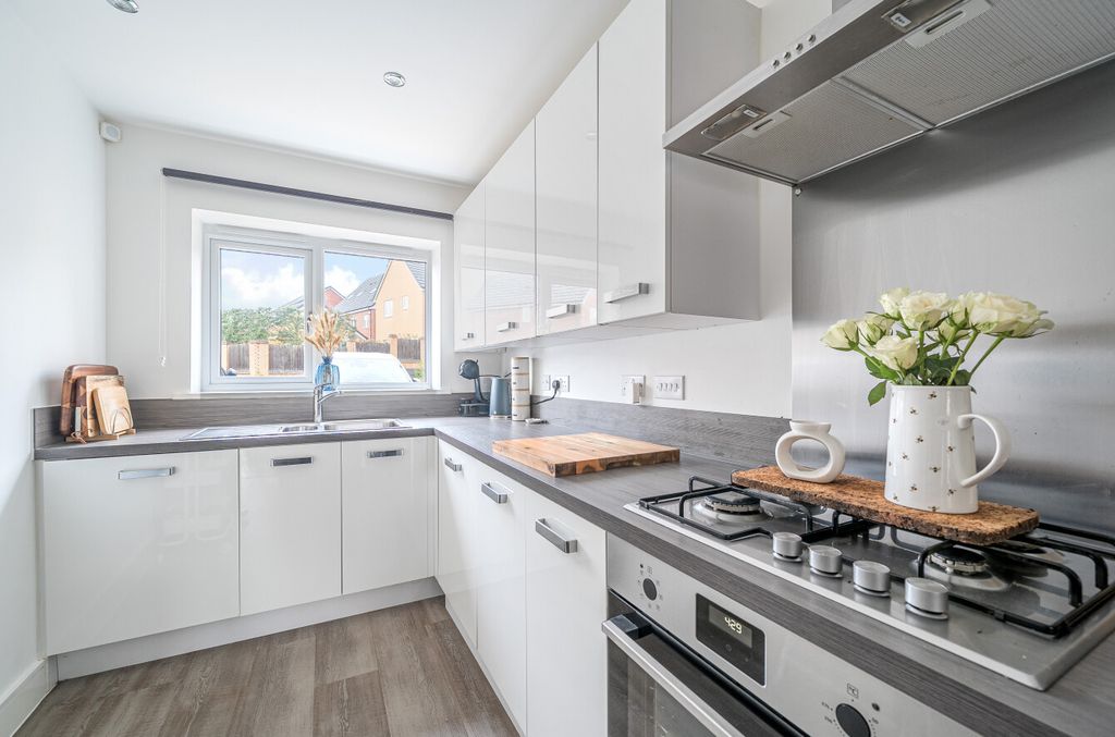 Property photo 2 of 10 1375259-11-690B2A...