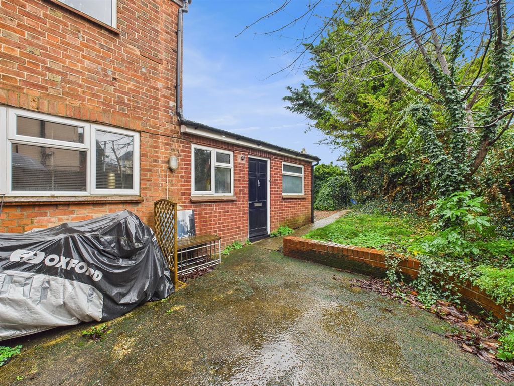 Property photo 2 of 9 Cam02435G0-Pr0081-Still007.Jpg