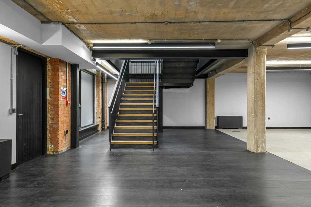 Property photo 2 of 30 Ol-Bc-338Goswellroad-28.Jpg