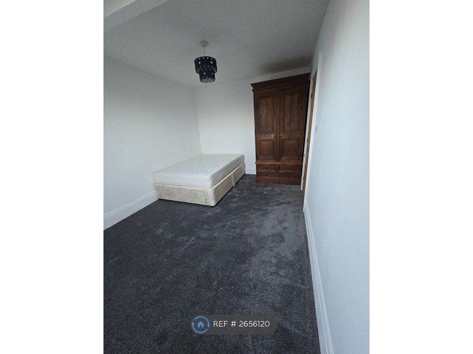 Property photo 3 of 13 Room 4 Double Room, Back Top Floor.