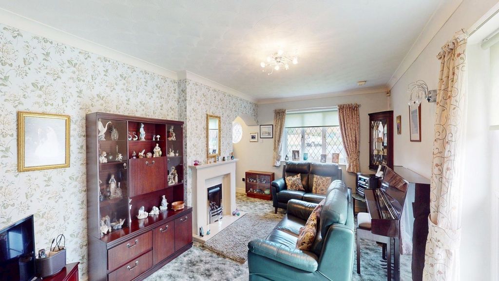 Property photo 2 of 14 Lounge