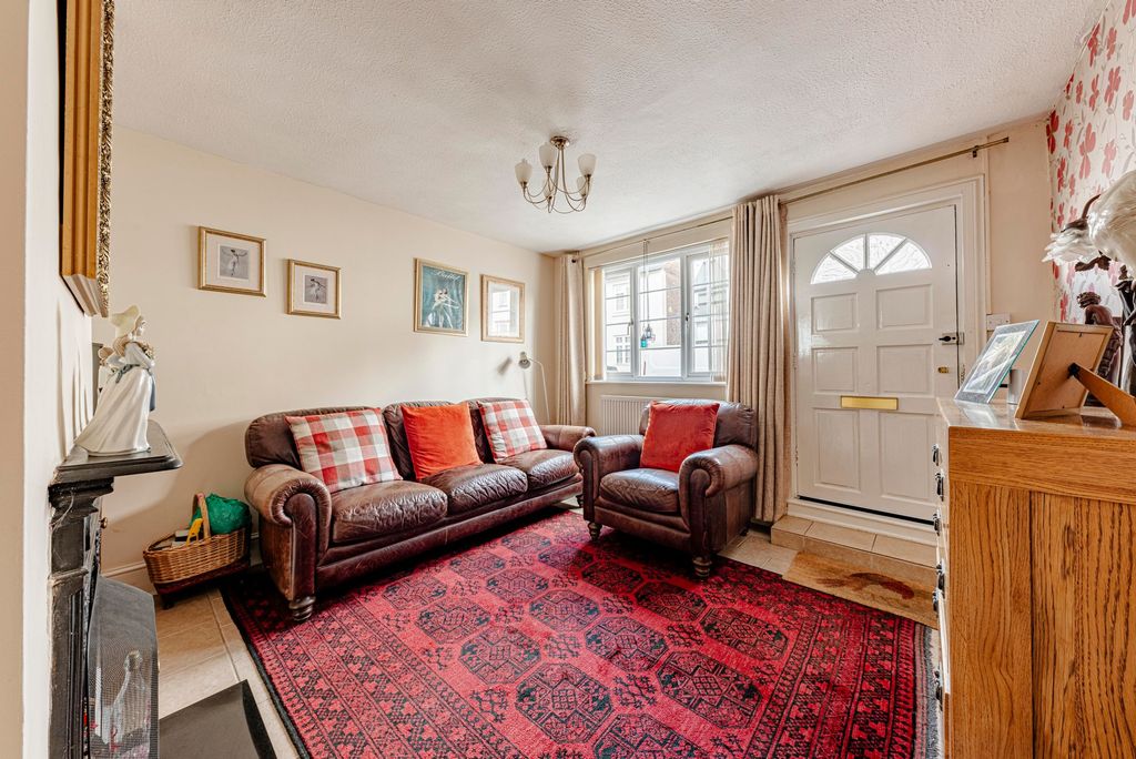 Property photo 1 of 26 Living Room (2)