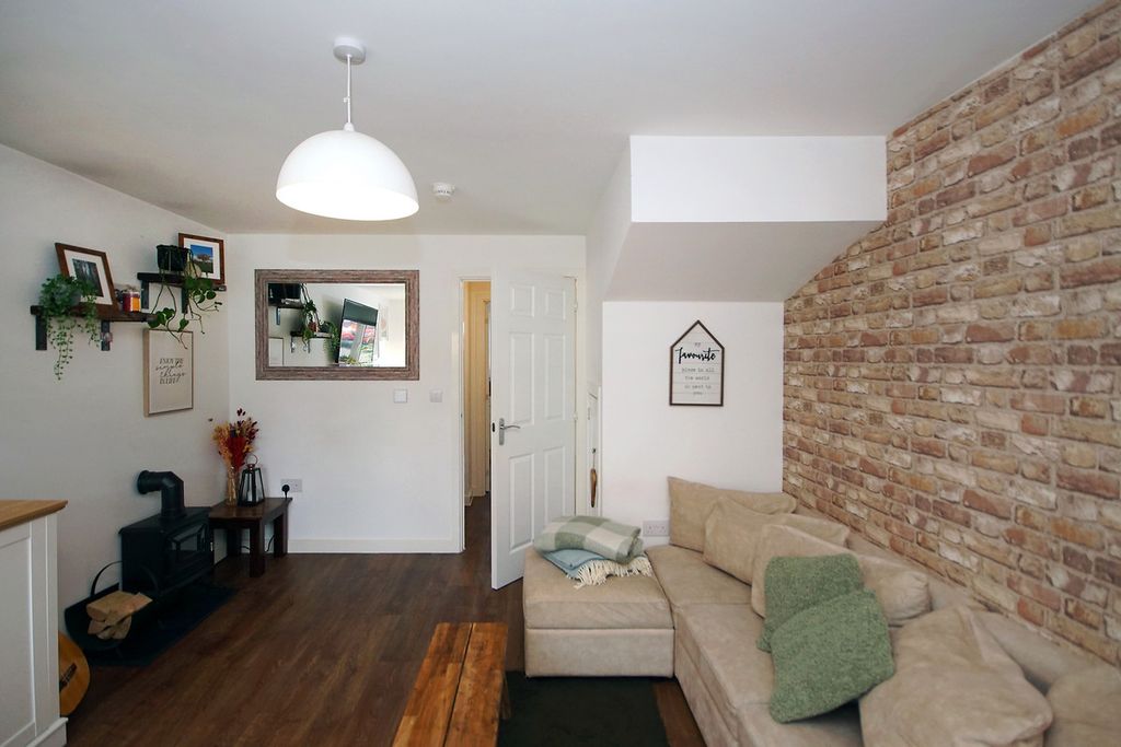 Property photo 3 of 25