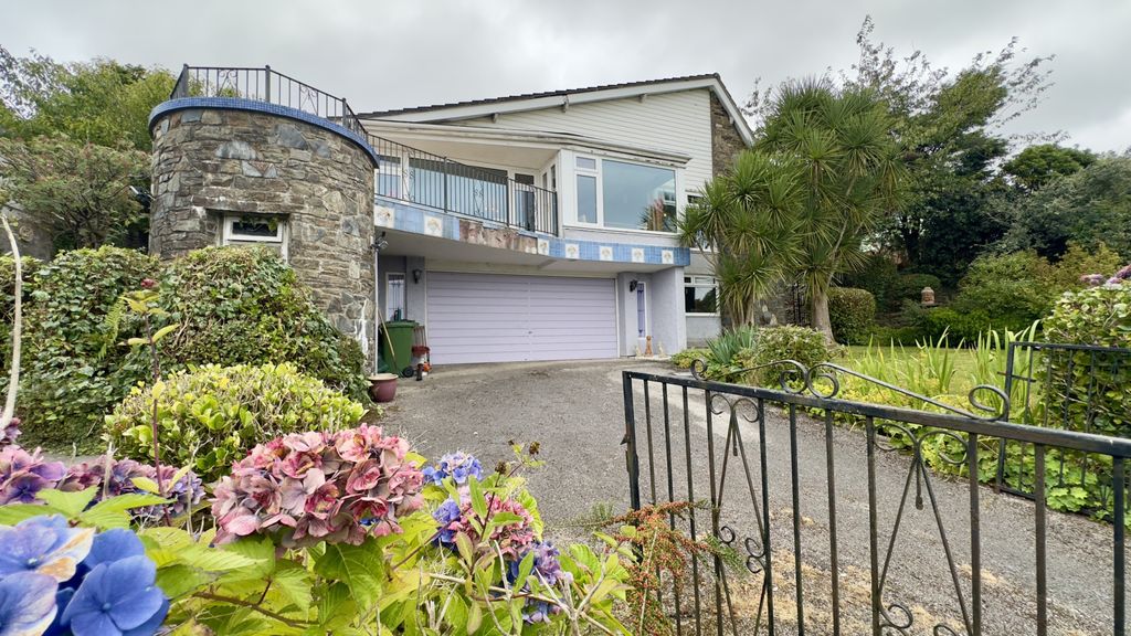 Property photo 1 of 28
