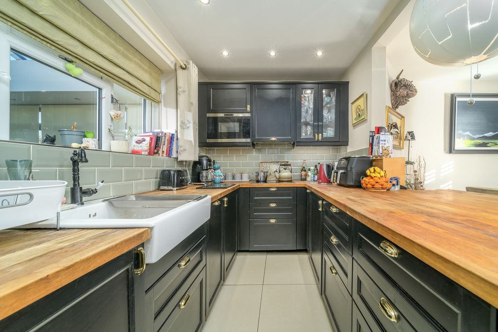 Property photo 3 of 27 Photo 3