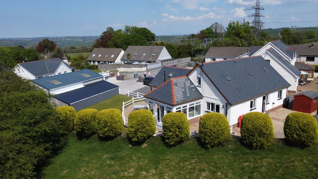 Property photo 2 of 31