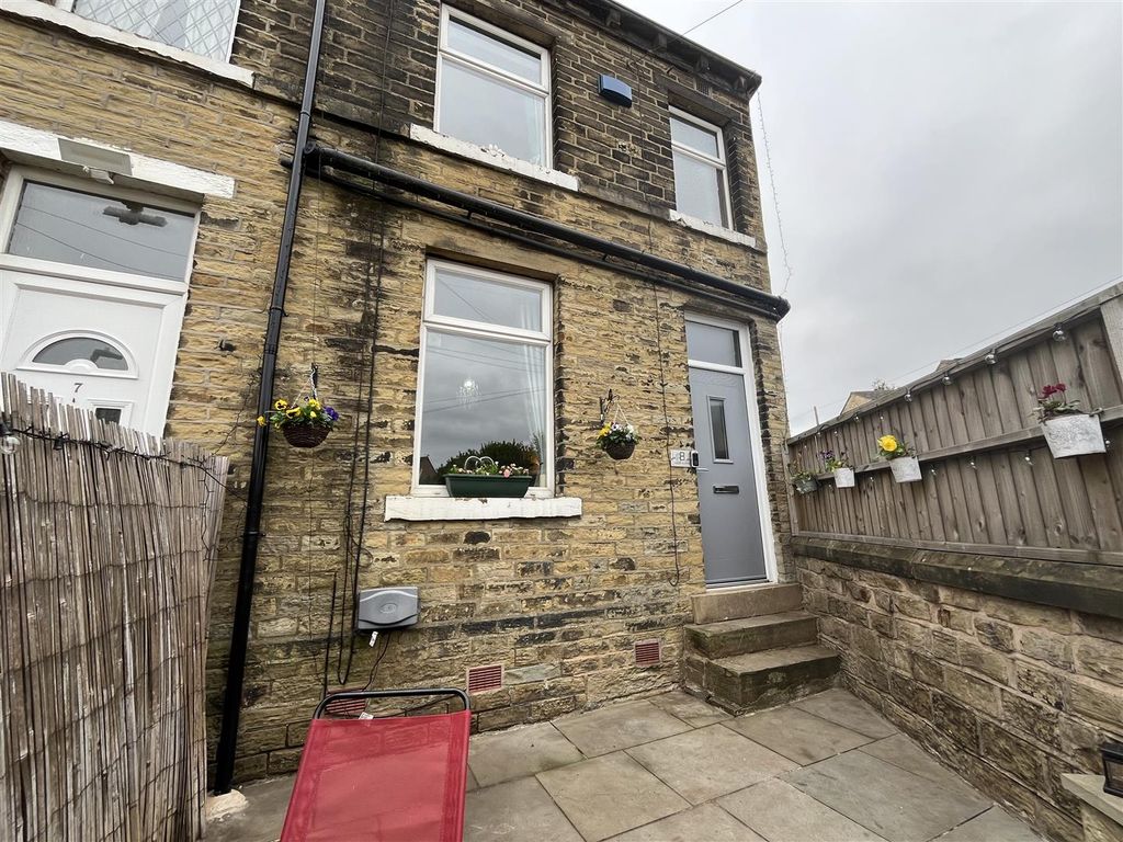 Property photo 1 of 18 External