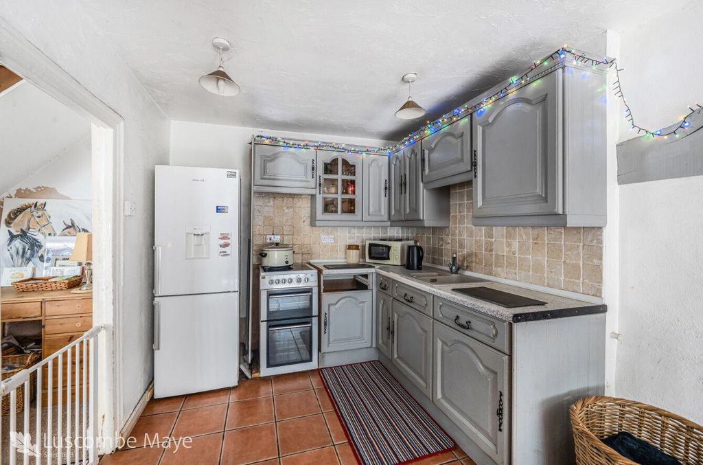 Property photo 3 of 25