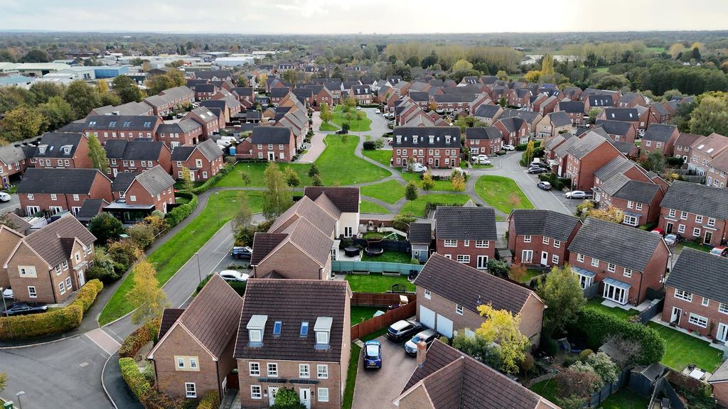 Property photo 3 of 29 Dji_0099.00_13_07_22.Still136.Jpg