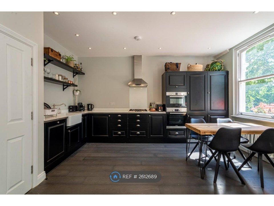 Property photo 1 of 11 Kitchen/Living Room