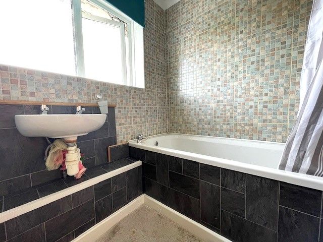 Property photo 1 of 6 Bathroom