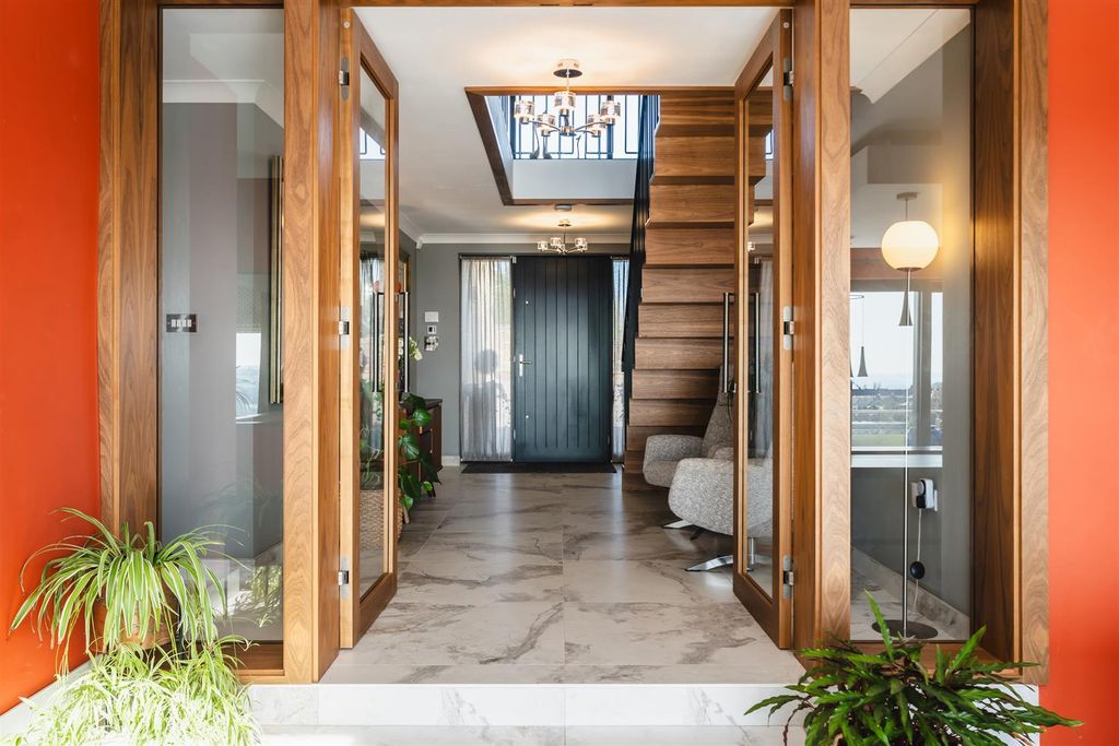 Property photo 3 of 50 Entrance Hall