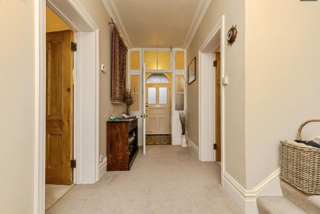 Property photo 3 of 26