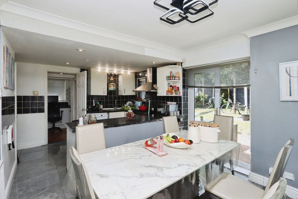 Property photo 3 of 18 Pbox-Img.Jpg
