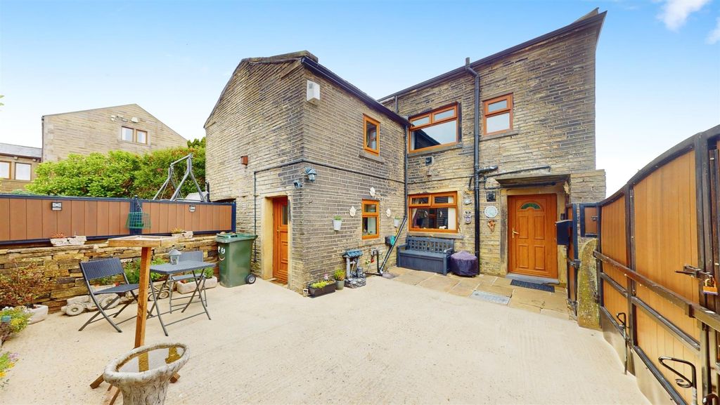 Property photo 1 of 13 External
