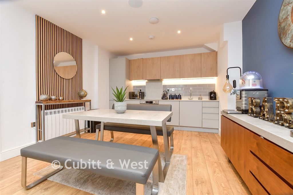 Property photo 1 of 9 Lounge / Kitchen / Diner