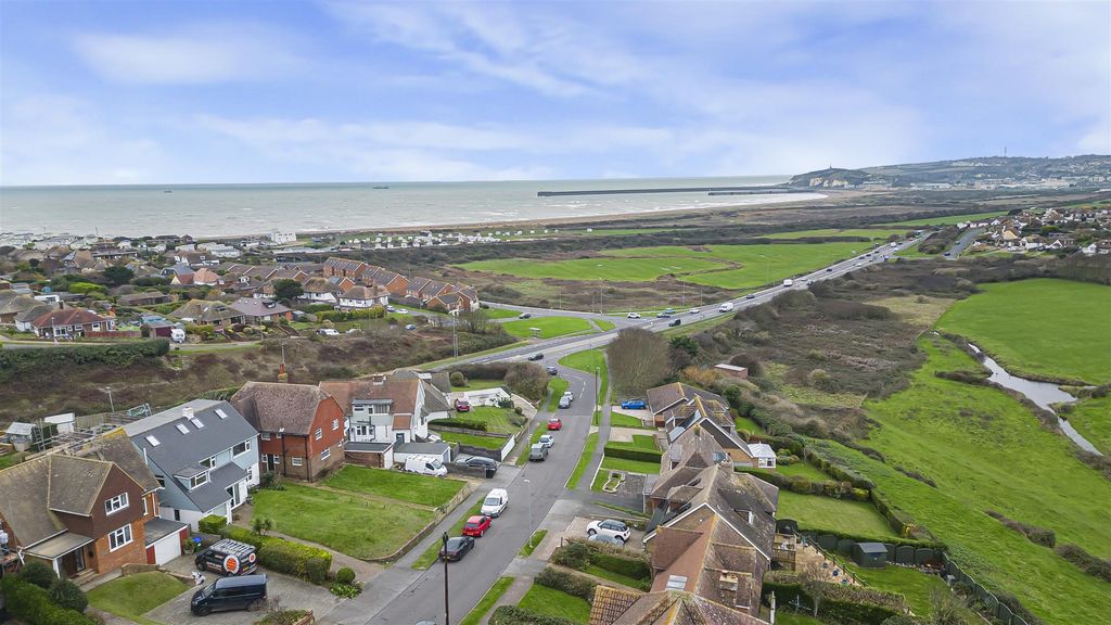 Property photo 3 of 31 Location