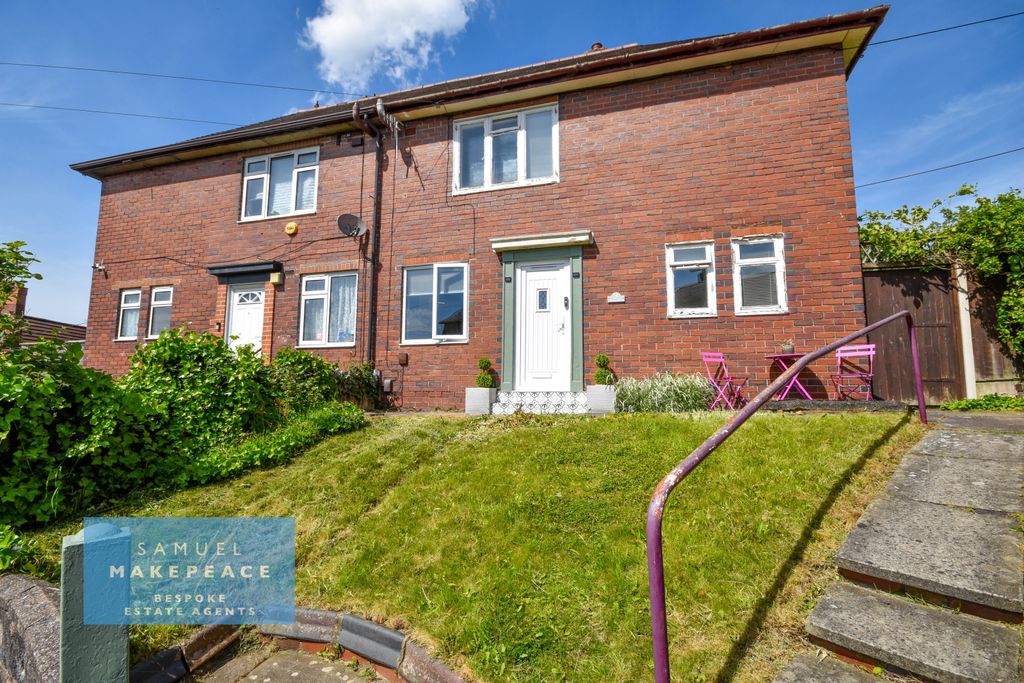 Property photo 1 of 15 Renovated Two Bedroom Semi-Detached Property With Large Garden