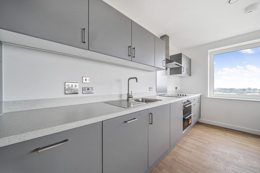 Property photo 2 of 9 Picture No. 18