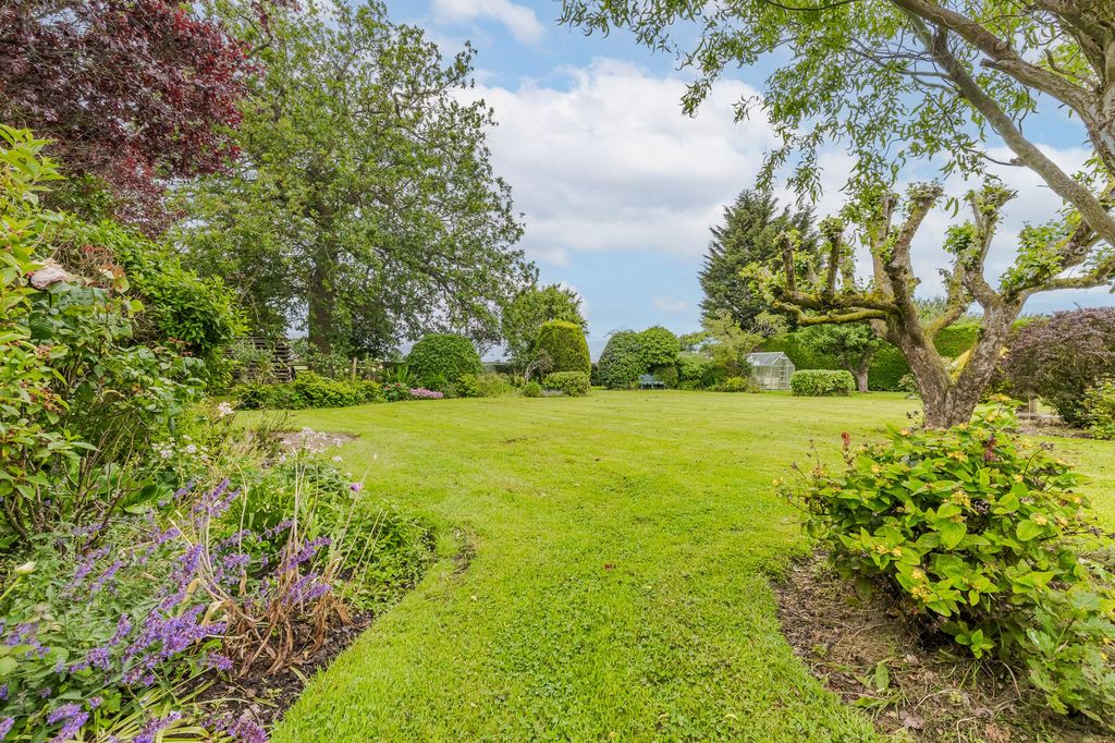 Property photo 2 of 40